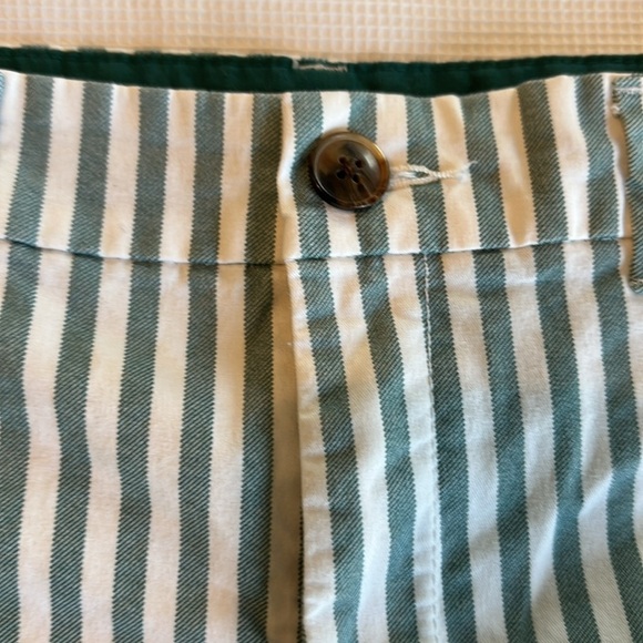Old Navy Striped Green and White Women's Shorts Size 8 - Picture 3 of 11